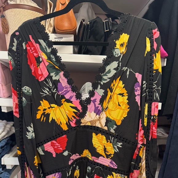 Floral V-Neck Dress with Lace Trim - Picture 4 of 6